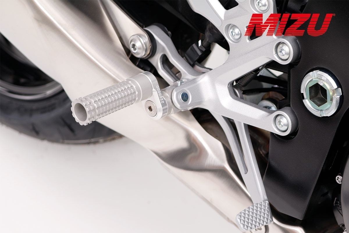 verstellbare Fahrerfußraste Kawasaki Ninja 125 250 300 Versys Z125 300 Z900